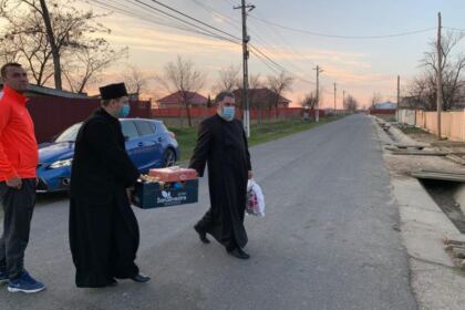 Sfânta Cruce izvor de dragoste, lumină şi binecuvântare pentru semenii nevoiaşi – fotografia 36