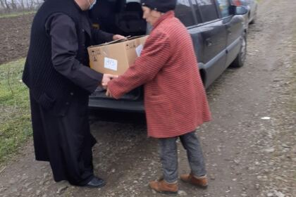 Sfânta Cruce izvor de dragoste, lumină şi binecuvântare pentru semenii nevoiaşi – fotografia 42
