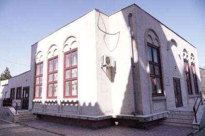 100 de persoane nevoiaşe primesc sprijin constant de la Parohia „Sfânta Cuvioasă Parascheva“ din Galați – fotografia 2