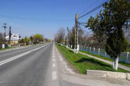 Ajutoare oferite bătrânilor şi copiilor nevoiaşi în Arhiepiscoia Dunării de Jos – fotografia 1