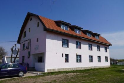 Ajutoare oferite bătrânilor şi copiilor nevoiaşi în Arhiepiscoia Dunării de Jos – fotografia 2