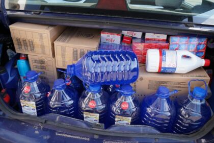 Ajutoare oferite bătrânilor şi copiilor nevoiaşi în Arhiepiscoia Dunării de Jos – fotografia 4