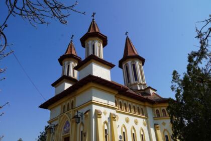 Ajutoare oferite bătrânilor şi copiilor nevoiaşi în Arhiepiscoia Dunării de Jos – fotografia 5