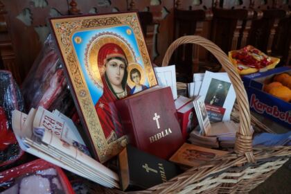 Ajutoare oferite bătrânilor şi copiilor nevoiaşi în Arhiepiscoia Dunării de Jos – fotografia 6