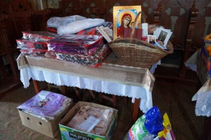 Ajutoare oferite bătrânilor şi copiilor nevoiaşi în Arhiepiscoia Dunării de Jos – fotografia 7