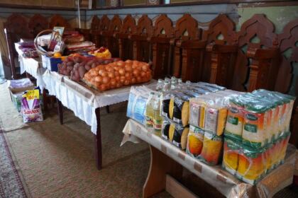 Ajutoare oferite bătrânilor şi copiilor nevoiaşi în Arhiepiscoia Dunării de Jos – fotografia 8