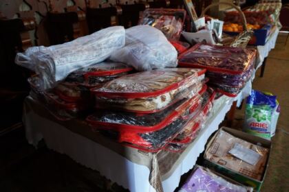 Ajutoare oferite bătrânilor şi copiilor nevoiaşi în Arhiepiscoia Dunării de Jos – fotografia 9