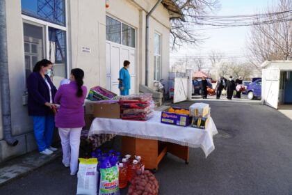 Ajutoare oferite bătrânilor şi copiilor nevoiaşi în Arhiepiscoia Dunării de Jos – fotografia 21