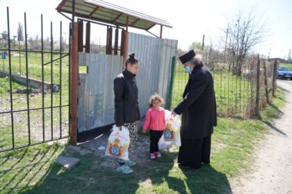 Activităţi social-filantropice la Duminica Înfricoşătoarei Judecăţi şi a Sfintei Cruci în Arhiepiscopia Dunării de Jos – fotografia 10