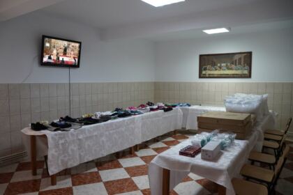 Familiile cu mulţi copii şi bolnavii de Covid-19 au primit ajutoare din partea Bisericii – fotografia 7