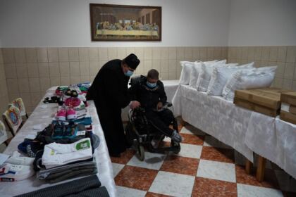 Familiile cu mulţi copii şi bolnavii de Covid-19 au primit ajutoare din partea Bisericii – fotografia 9