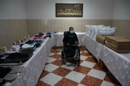 Familiile cu mulţi copii şi bolnavii de Covid-19 au primit ajutoare din partea Bisericii – fotografia 11