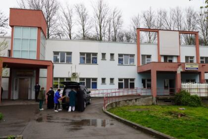 Familiile cu mulţi copii şi bolnavii de Covid-19 au primit ajutoare din partea Bisericii – fotografia 27