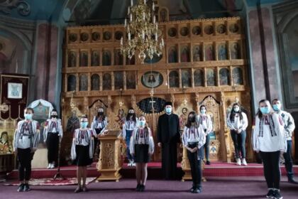 Grupuri catehetice din Arhiepiscopia Dunării de Jos participante la Concursul naţional  „Biserica – familia românilor de pretutindeni“ – fotografia 1