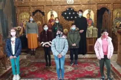 Grupuri catehetice din Arhiepiscopia Dunării de Jos participante la Concursul naţional  „Biserica – familia românilor de pretutindeni“ – fotografia 2
