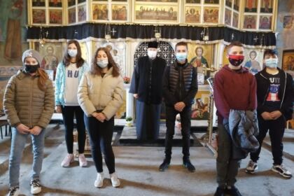 Grupuri catehetice din Arhiepiscopia Dunării de Jos participante la Concursul naţional  „Biserica – familia românilor de pretutindeni“ – fotografia 3