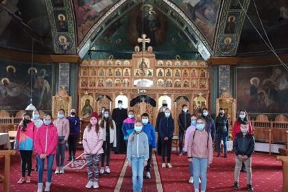 Grupuri catehetice din Arhiepiscopia Dunării de Jos participante la Concursul naţional  „Biserica – familia românilor de pretutindeni“ – fotografia 4