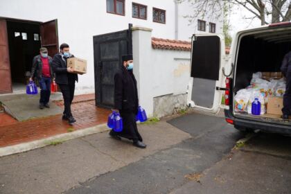 Ajutoare oferite unităţilor medicale, bătrânilor şi familiilor cu mulţi copii – fotografia 4