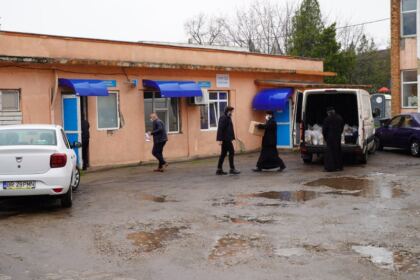 Ajutoare oferite unităţilor medicale, bătrânilor şi familiilor cu mulţi copii – fotografia 11