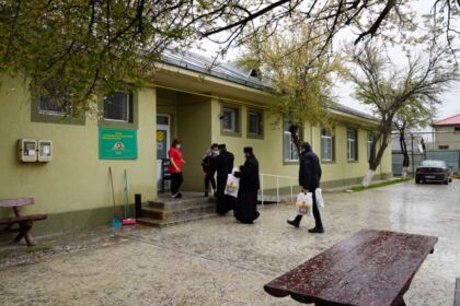 Ajutoare oferite unităţilor medicale, bătrânilor şi familiilor cu mulţi copii – fotografia 14