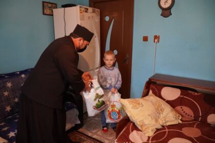 Ajutoare oferite unităţilor medicale, bătrânilor şi familiilor cu mulţi copii – fotografia 20