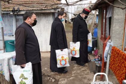 Ajutoare oferite unităţilor medicale, bătrânilor şi familiilor cu mulţi copii – fotografia 22