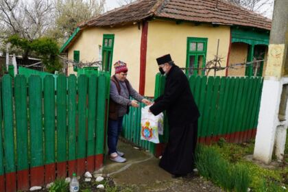 Ajutoare oferite unităţilor medicale, bătrânilor şi familiilor cu mulţi copii – fotografia 27