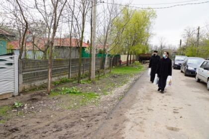 Ajutoare oferite unităţilor medicale, bătrânilor şi familiilor cu mulţi copii – fotografia 34