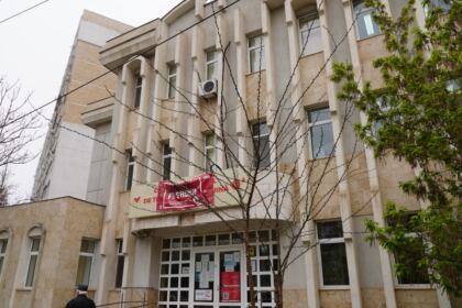 O nouă acţiune de donare de sânge a preoţilor şi credincioşilor din Protopopiatul Tecuci – fotografia 1