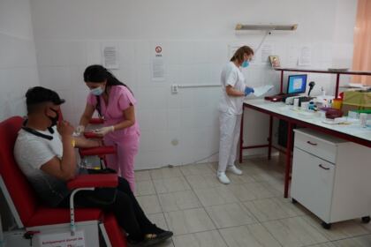 O nouă acţiune de donare de sânge a preoţilor şi credincioşilor din Protopopiatul Tecuci – fotografia 8