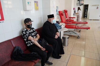 O nouă acţiune de donare de sânge a preoţilor şi credincioşilor din Protopopiatul Tecuci – fotografia 14