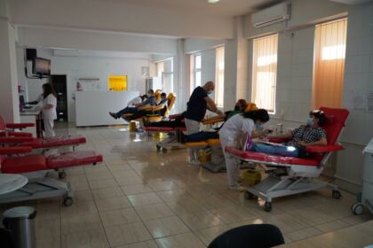 O nouă acţiune de donare de sânge a preoţilor şi credincioşilor din Protopopiatul Tecuci – fotografia 15