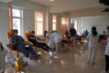 O nouă acţiune de donare de sânge a preoţilor şi credincioşilor din Protopopiatul Tecuci – fotografia 17