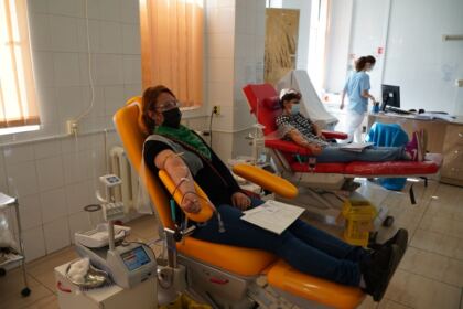 O nouă acţiune de donare de sânge a preoţilor şi credincioşilor din Protopopiatul Tecuci – fotografia 22
