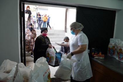 Daruri pascale oferite asistaţilor de la Cantina „Sfântul Nicolae“ a Centrului Eparhial – fotografia 7