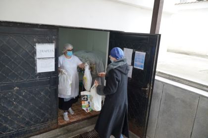 Daruri pascale oferite asistaţilor de la Cantina „Sfântul Nicolae“ a Centrului Eparhial – fotografia 8