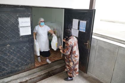 Daruri pascale oferite asistaţilor de la Cantina „Sfântul Nicolae“ a Centrului Eparhial – fotografia 9