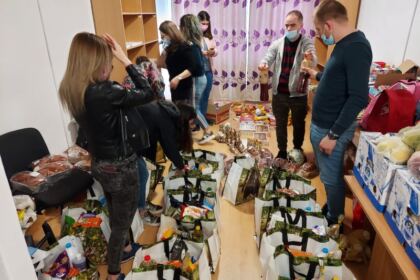 Daruri pentru 40 de familii nevoiaşe din localitatea Cărăpceşti, judeţul Galaţi – fotografia 10