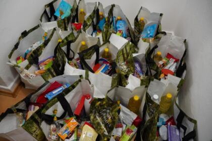 Daruri pentru 40 de familii nevoiaşe din localitatea Cărăpceşti, judeţul Galaţi – fotografia 12