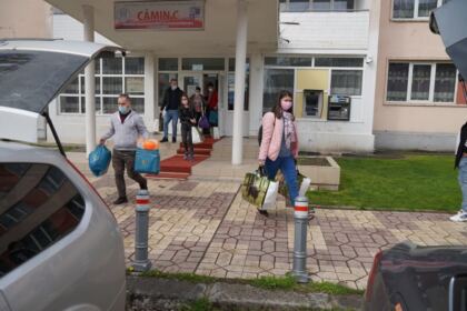 Daruri pentru 40 de familii nevoiaşe din localitatea Cărăpceşti, judeţul Galaţi – fotografia 17