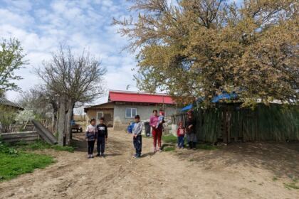 Daruri pentru 40 de familii nevoiaşe din localitatea Cărăpceşti, judeţul Galaţi – fotografia 24