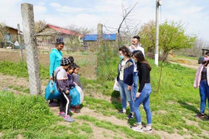 Daruri pentru 40 de familii nevoiaşe din localitatea Cărăpceşti, judeţul Galaţi – fotografia 26