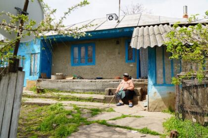 Daruri pentru 40 de familii nevoiaşe din localitatea Cărăpceşti, judeţul Galaţi – fotografia 29