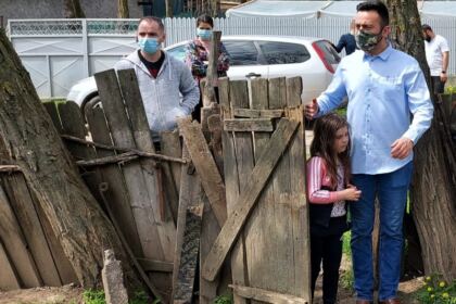 Daruri pentru 40 de familii nevoiaşe din localitatea Cărăpceşti, judeţul Galaţi – fotografia 30