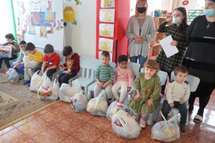 Daruri pentru copiii de la Grădiniţa parohială „Familia“ din Brăila – fotografia 15