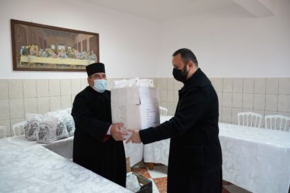 Parohia „Sf. Filofteia“ din Brăila sprijină semenii nevoiaşi şi unităţile medicale – fotografia 18