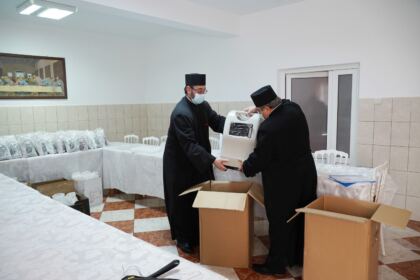 Parohia „Sf. Filofteia“ din Brăila sprijină semenii nevoiaşi şi unităţile medicale – fotografia 19