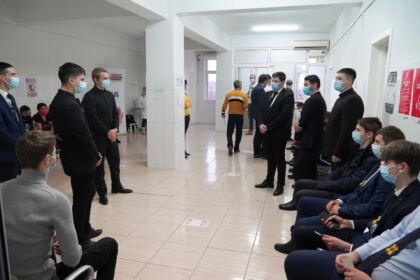 Elevii seminarişti gălăţeni au donat sânge pentru semenii lor din spitale – fotografia 2