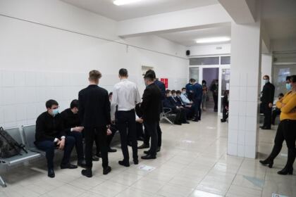 Elevii seminarişti gălăţeni au donat sânge pentru semenii lor din spitale – fotografia 3