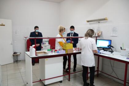Elevii seminarişti gălăţeni au donat sânge pentru semenii lor din spitale – fotografia 11